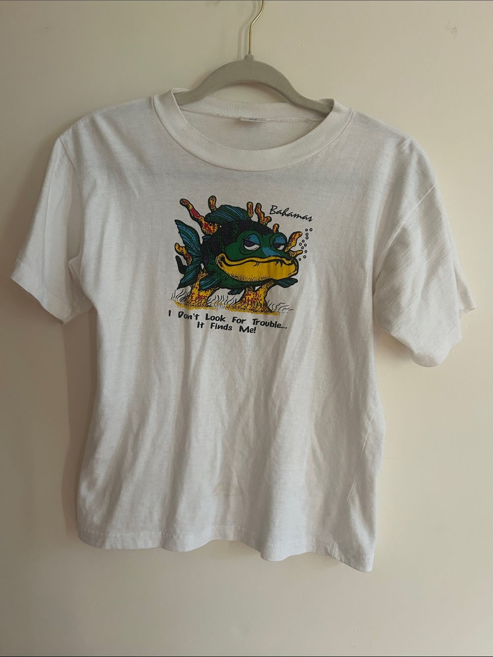 Vintage White Short Sleeve Tee with Colorful Fish Graphic Quirky Vacation Funny